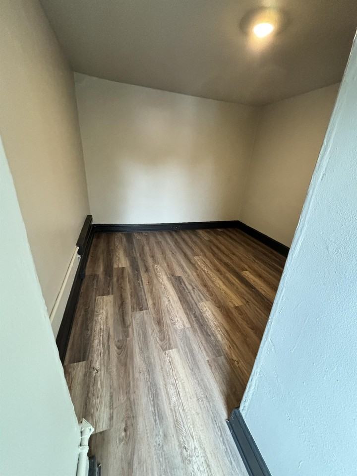 25 South Ann Street - Photo 2 of 31