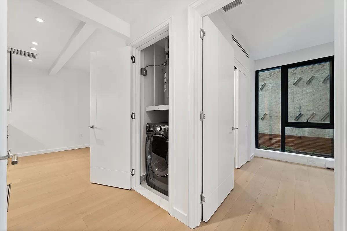 300 West 30th Street - Photo 3 of 9