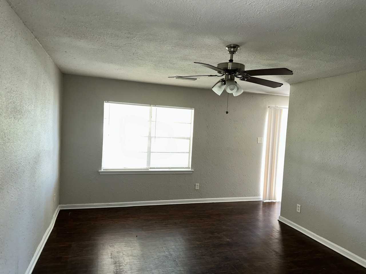 323 Saffron Cir - Photo 2 of 11