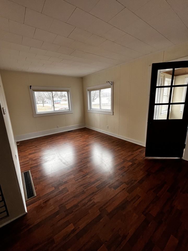 17327 3rd St - Photo 3 of 10