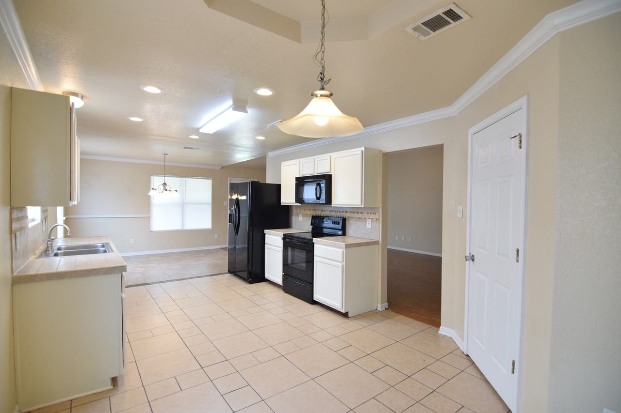 2107 Miller St - Photo 4 of 22