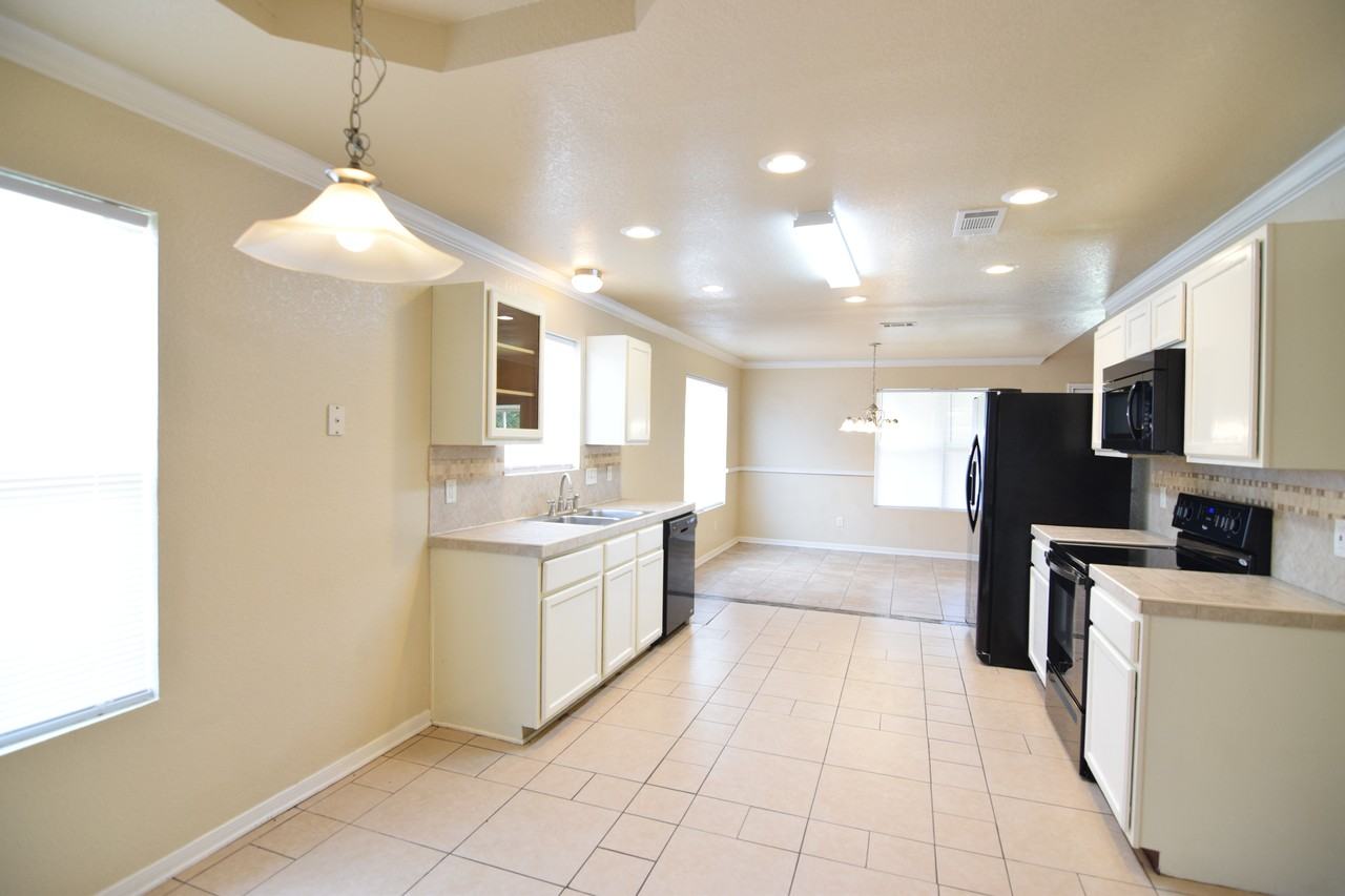 2107 Miller St - Photo 5 of 22