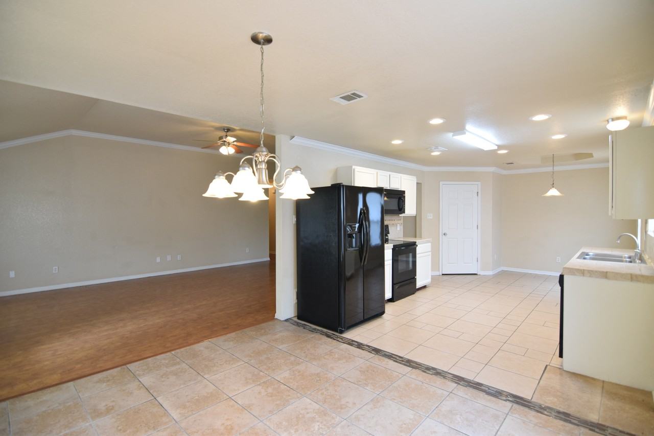 2107 Miller St - Photo 6 of 22
