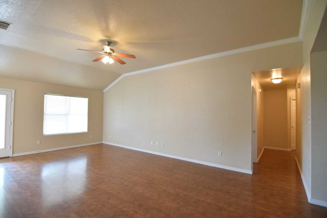 2107 Miller St - Photo 7 of 22
