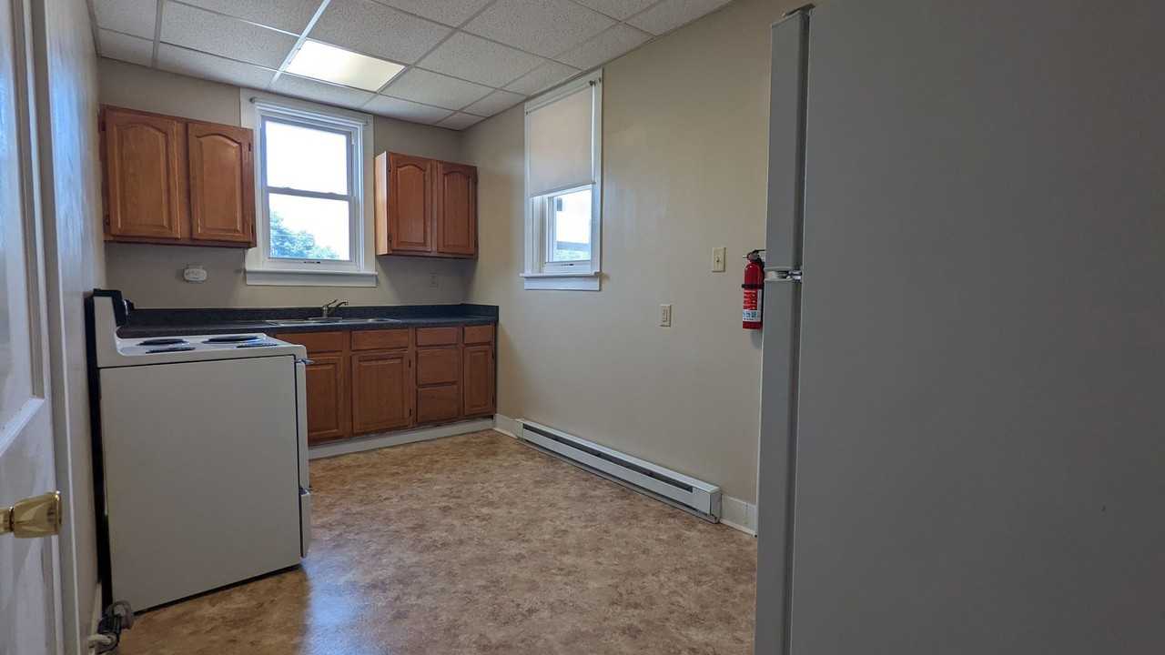 1614 West Market Street - Photo 4 of 8