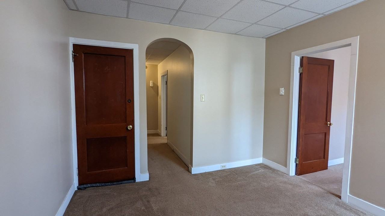 1614 West Market Street - Photo 5 of 8