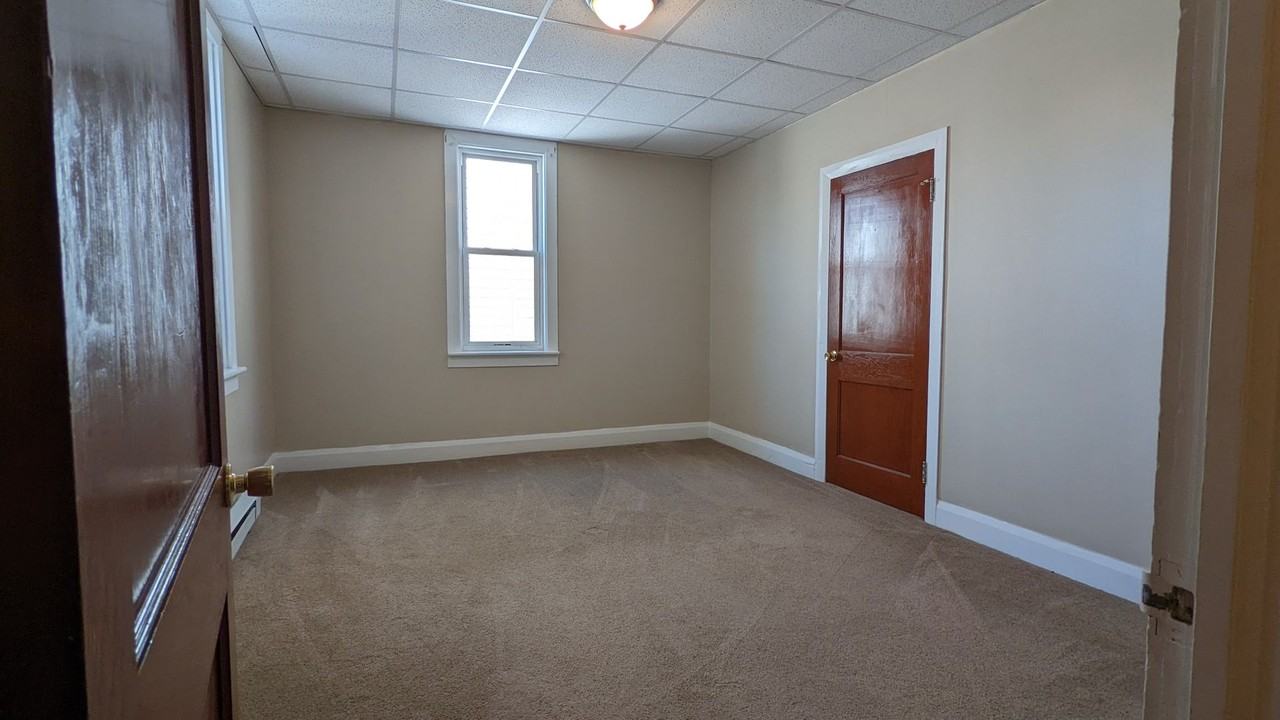 1614 West Market Street - Photo 7 of 8