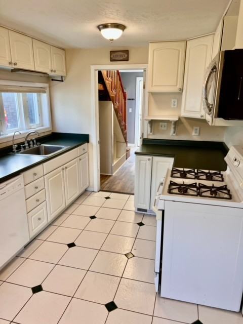 1017 West Main Street - Photo 3 of 28