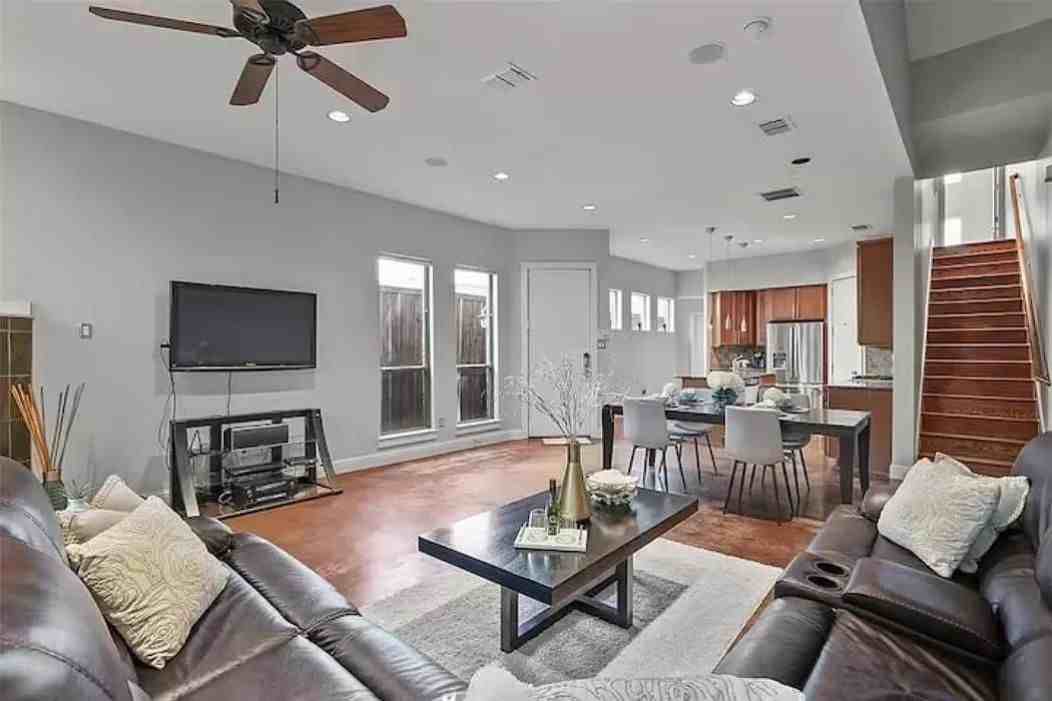 5631 Martel Avenue - Photo 3 of 8