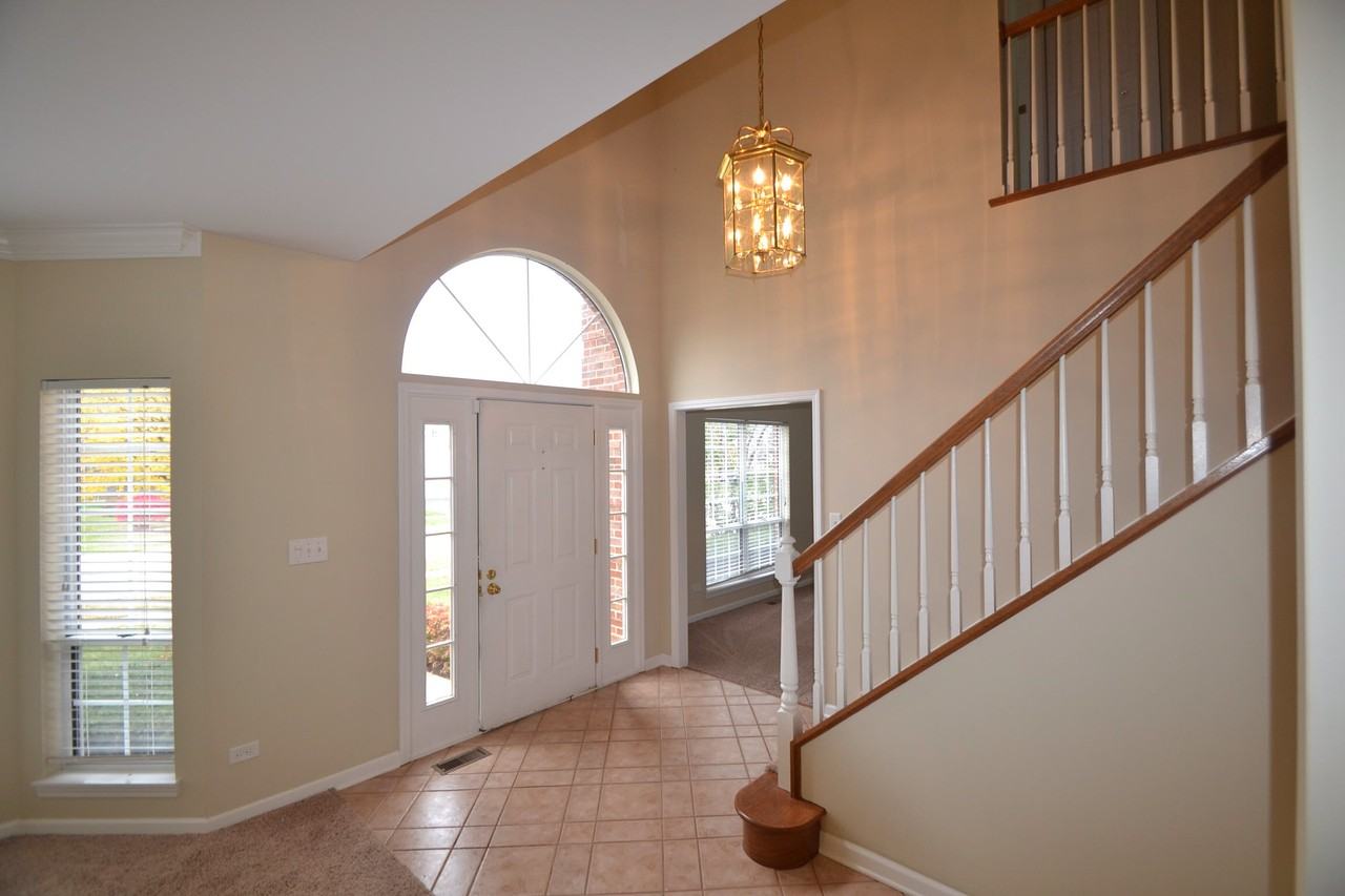 540 Meadowview Dr - Photo 2 of 8