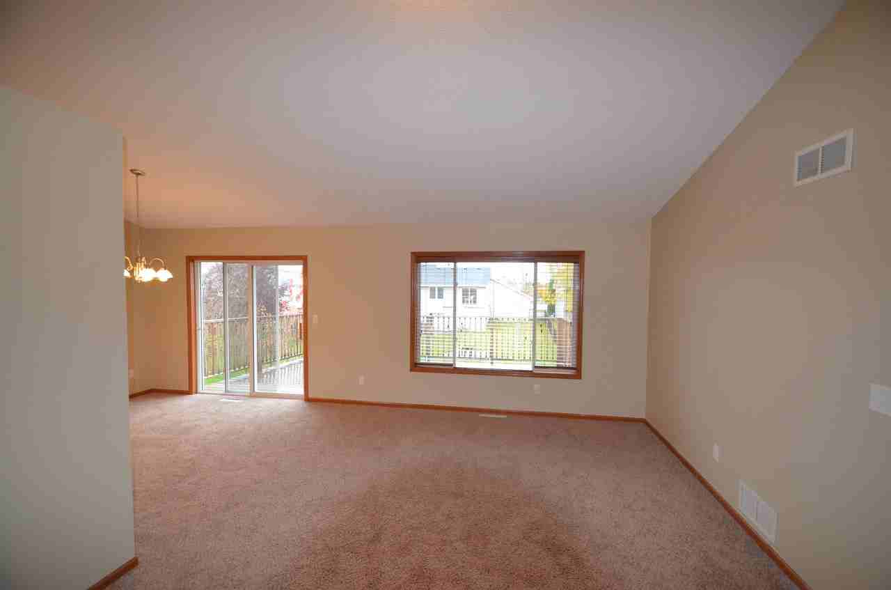 18737 Embry Ave - Photo 3 of 6