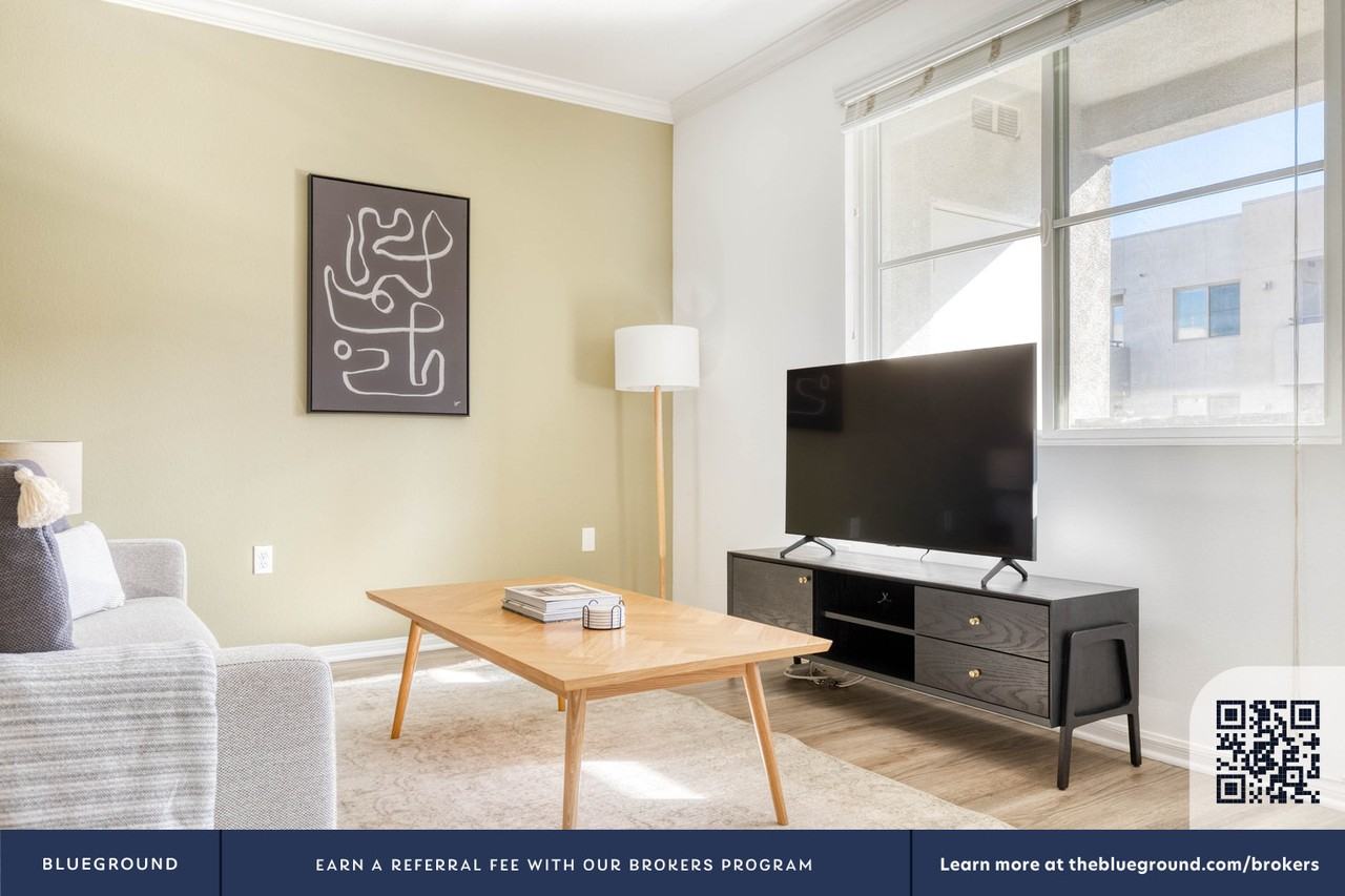 1724 North Highland Avenue - Photo 4 of 40