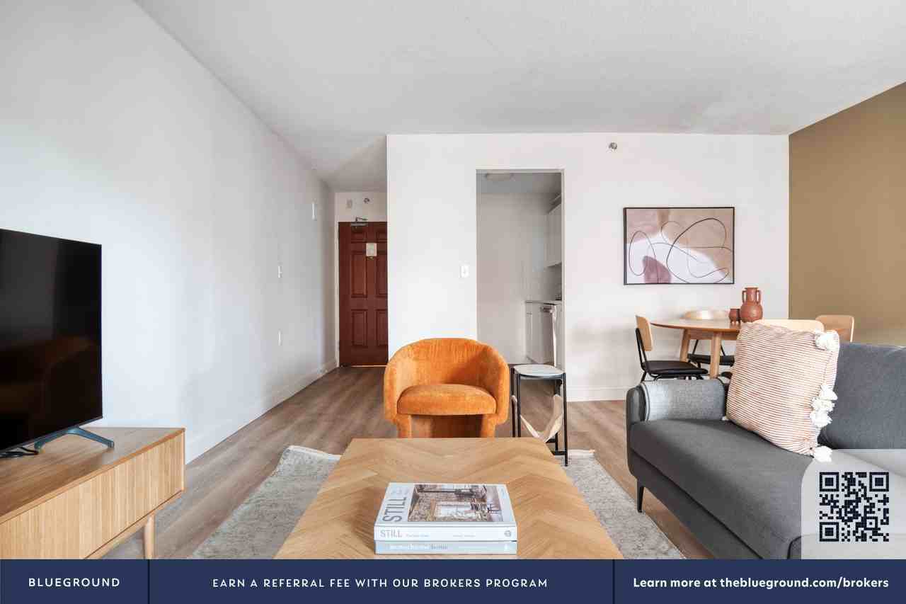 270 Babcock Street - Photo 4 of 24