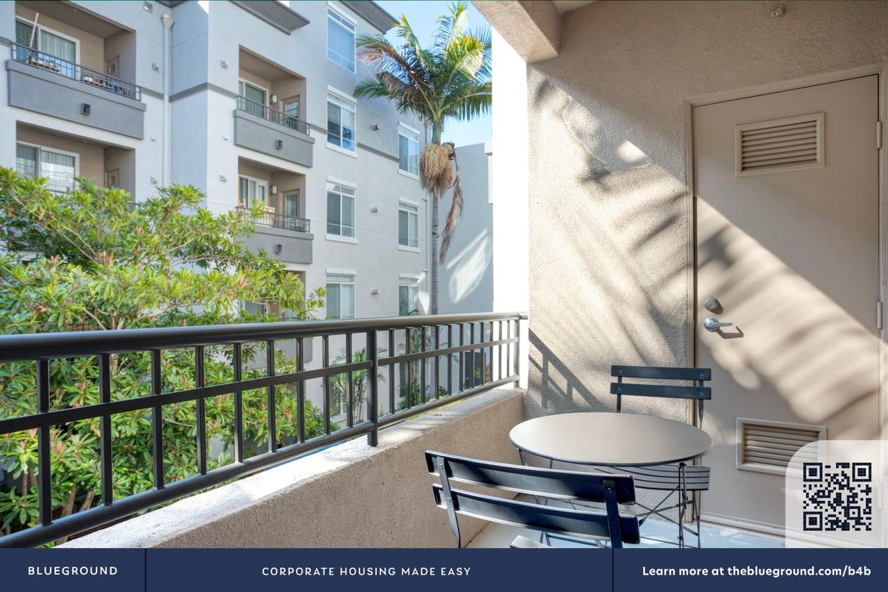 4077 Glencoe Avenue - Photo 5 of 43