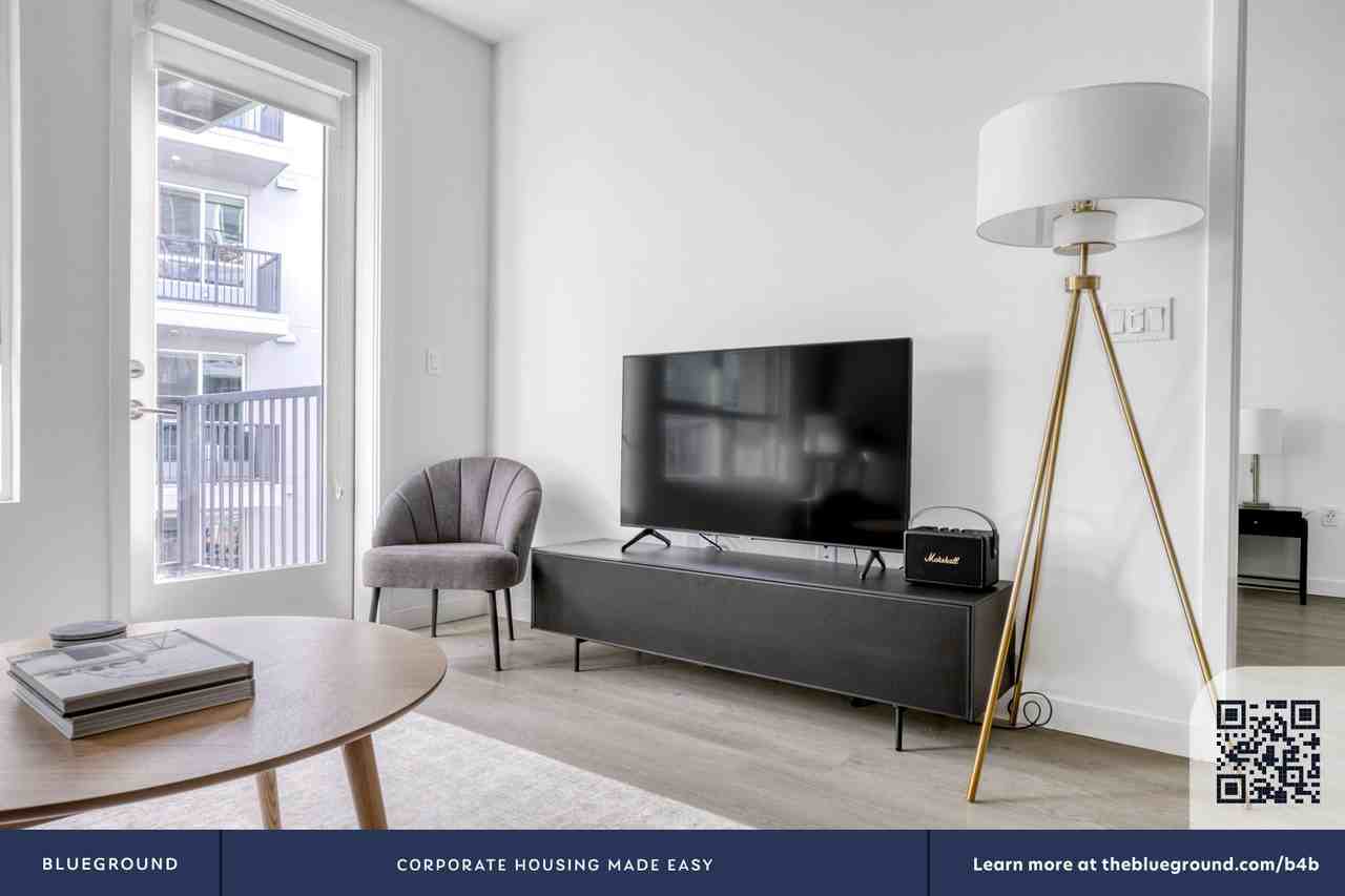 310 Del Sol Drive - Photo 5 of 41