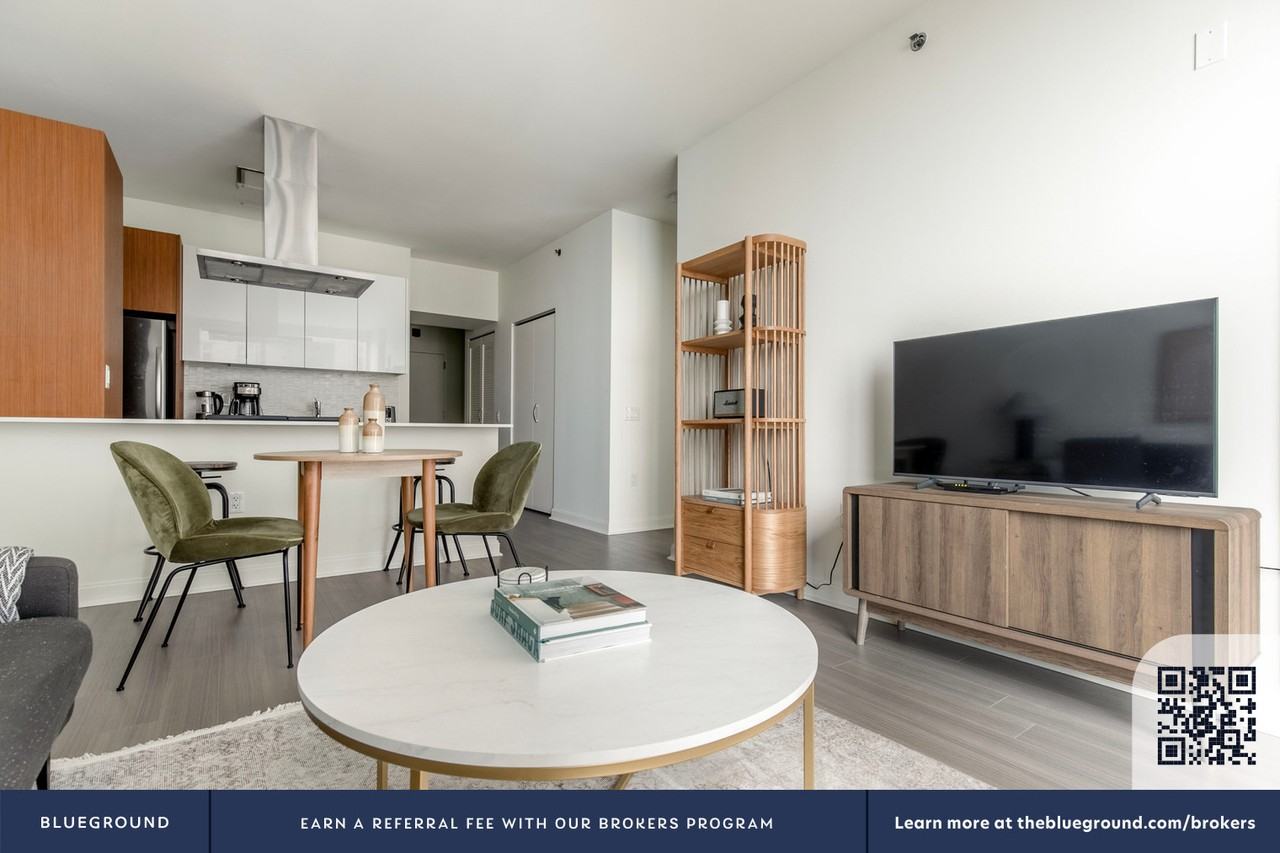 500 North Lake Shore Drive - Photo 5 of 37