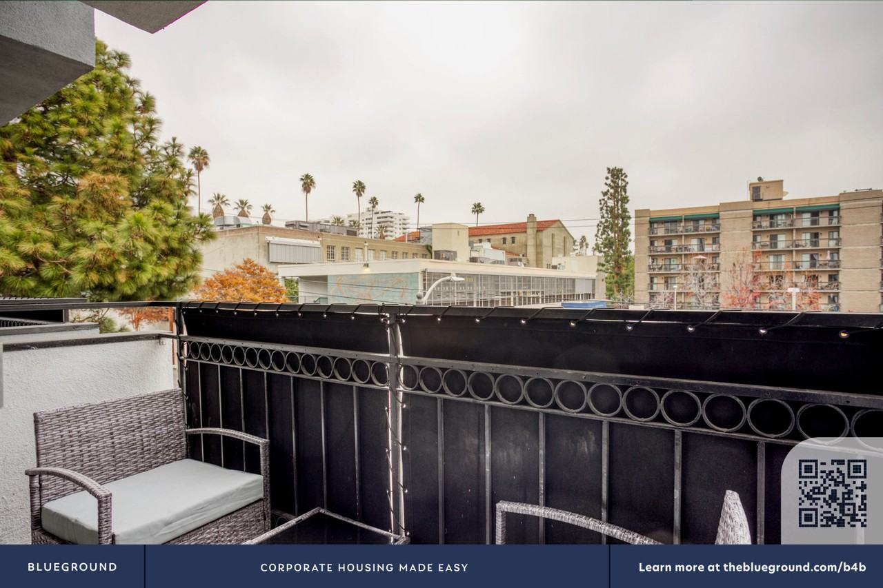 1635 North Martel Avenue - Photo 6 of 53