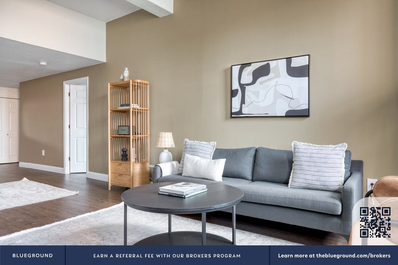 129 Franklin Street - Photo 5 of 21