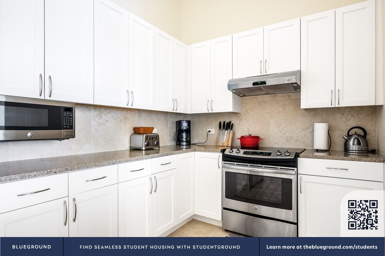 425 8th Street Northwest - Photo 7 of 38