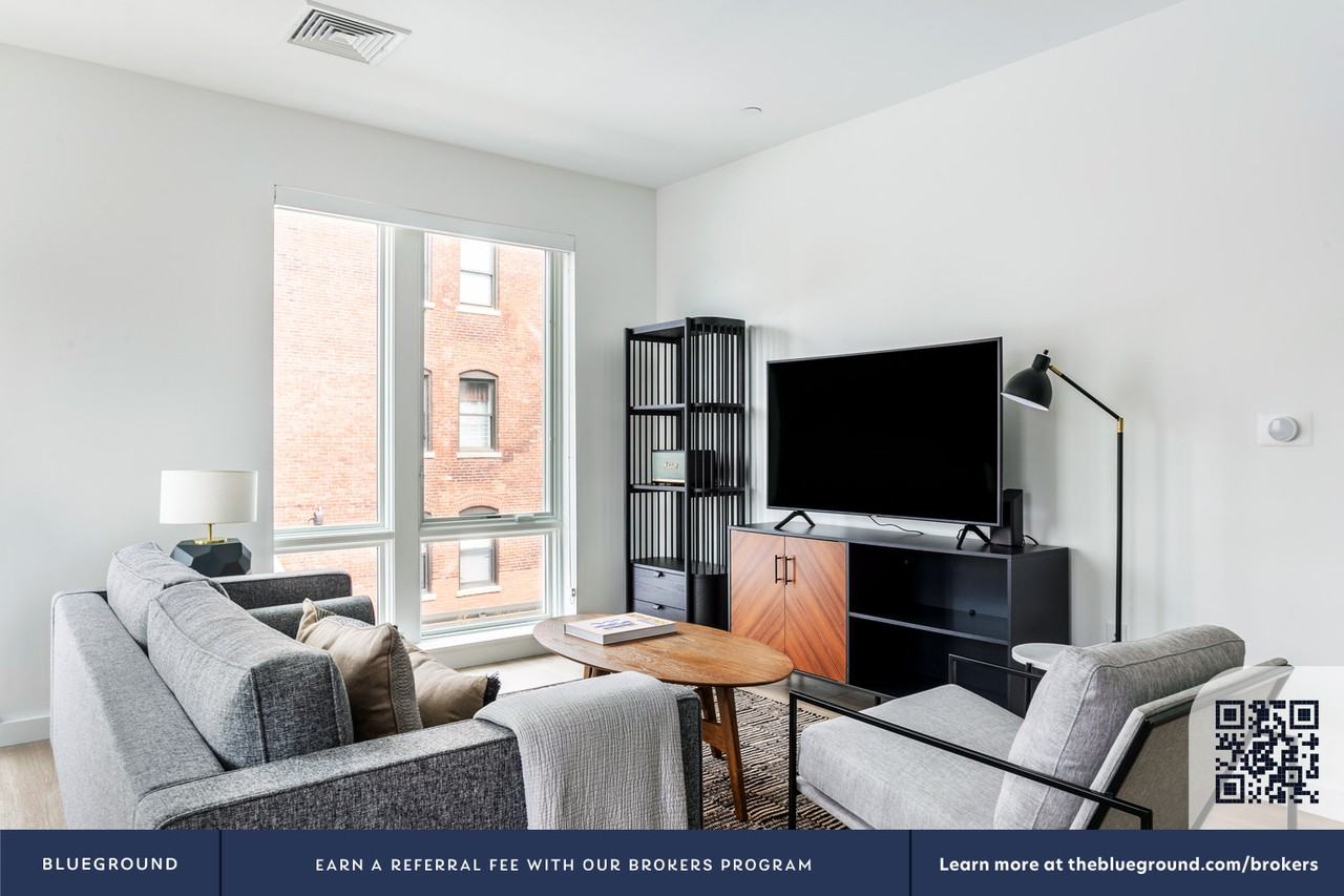 47 Bishop Allen Drive - Photo 4 of 29