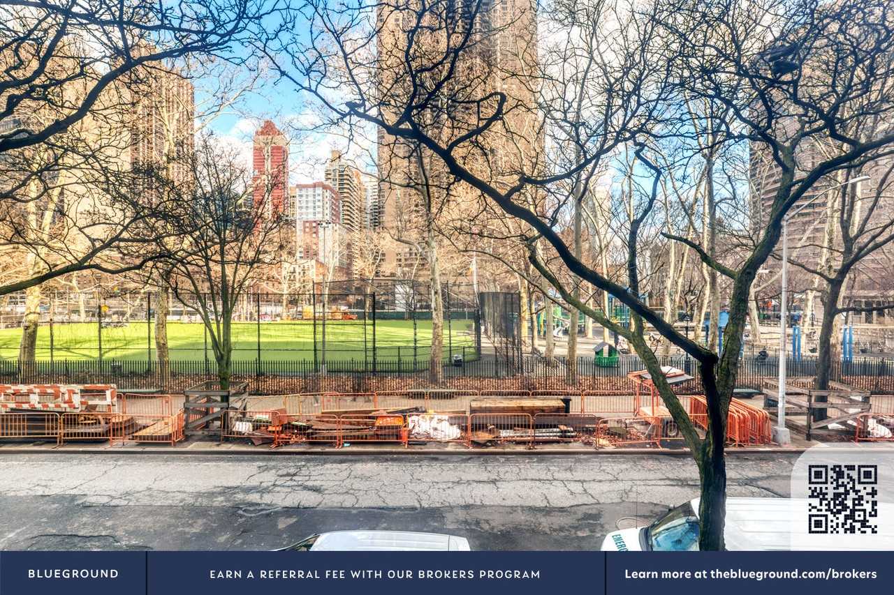 326 East 35th Street #1052 - Photo 5 of 23