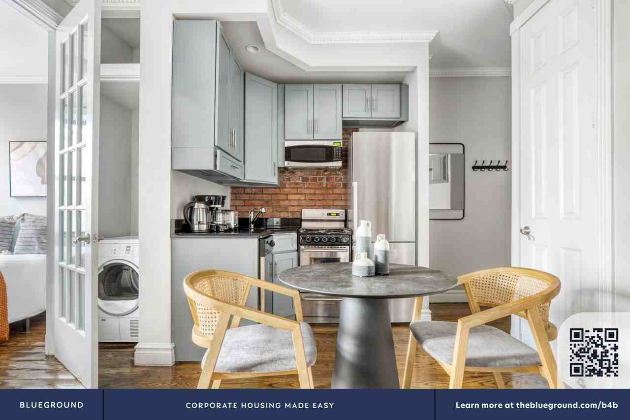 326 East 35th Street #1052 - Photo 6 of 23