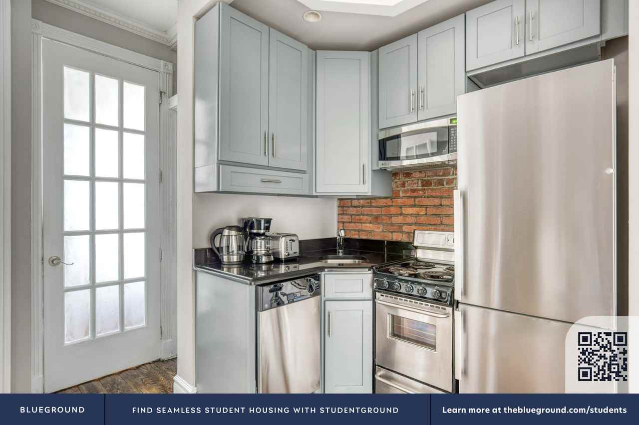 326 East 35th Street #1052 - Photo 7 of 23