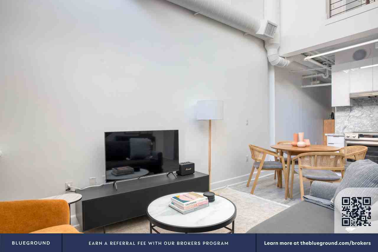 354 South Spring Street - Photo 4 of 39