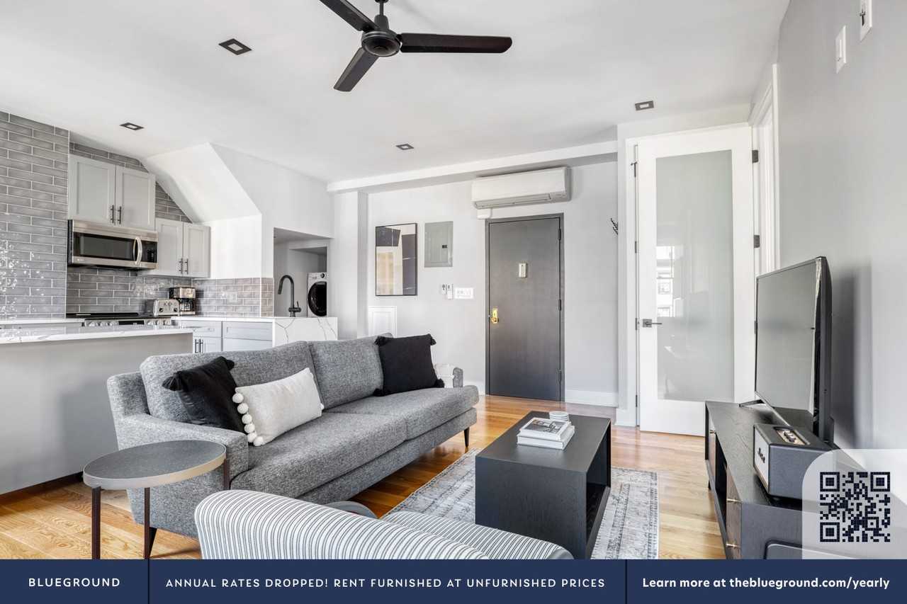 302 West 11th Street - Photo 4 of 30