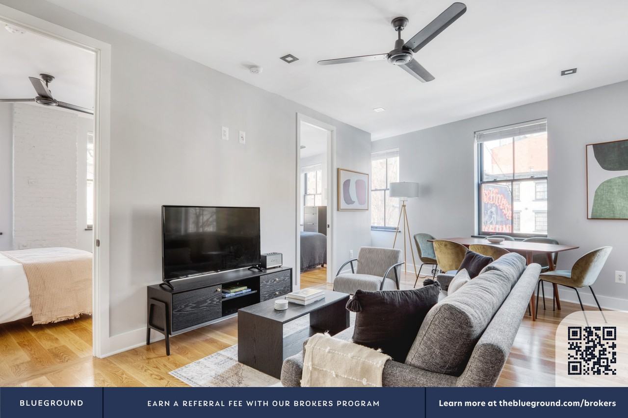 302 West 11th Street - Photo 5 of 30