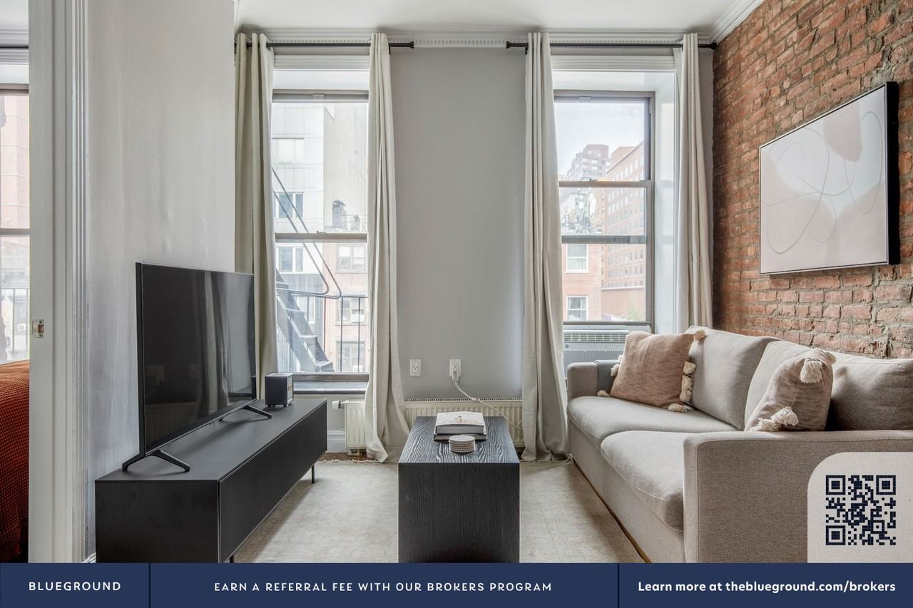 202 East 13th Street - Photo 5 of 110