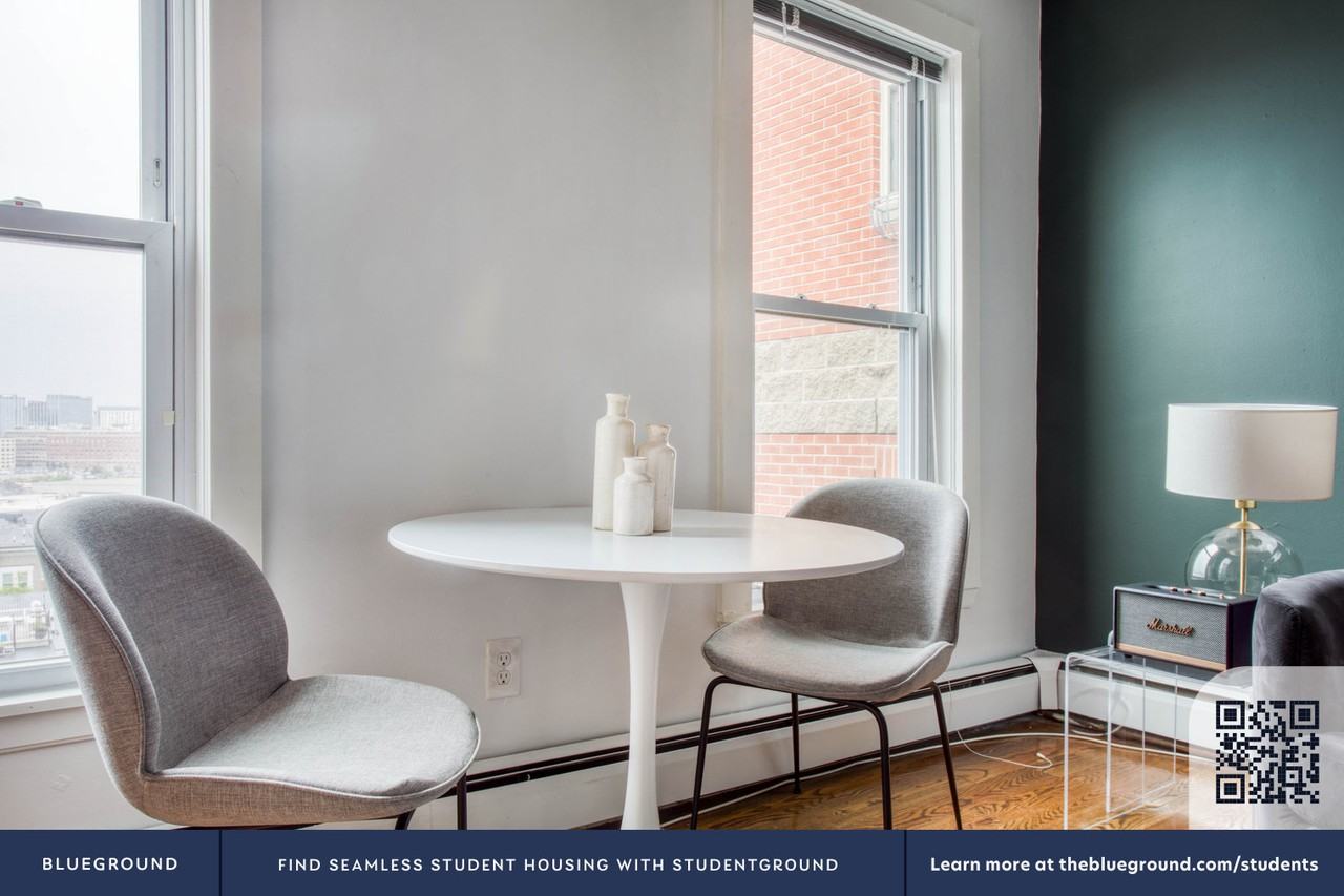 538 East Broadway - Photo 6 of 15