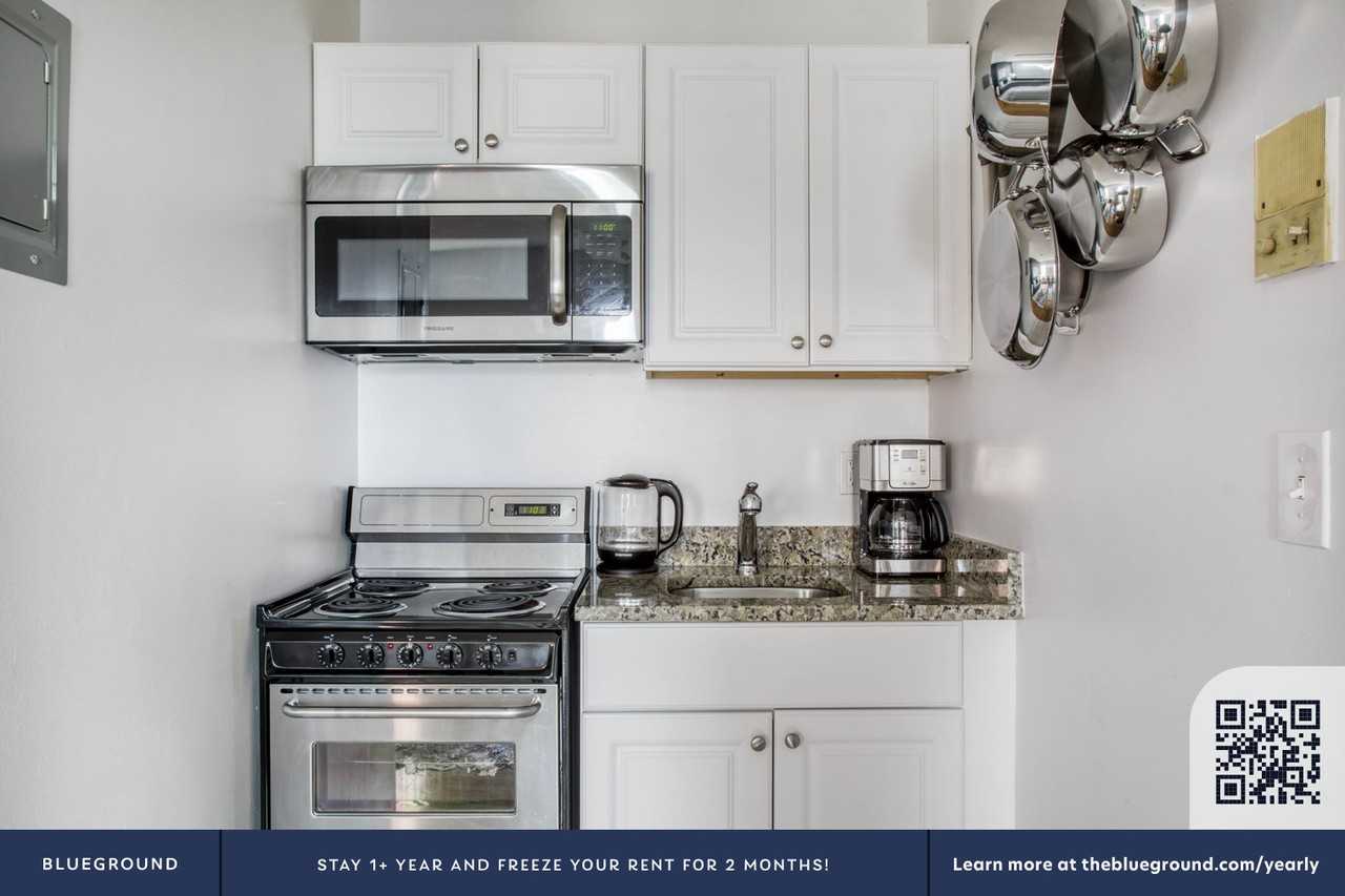 538 East Broadway - Photo 7 of 15