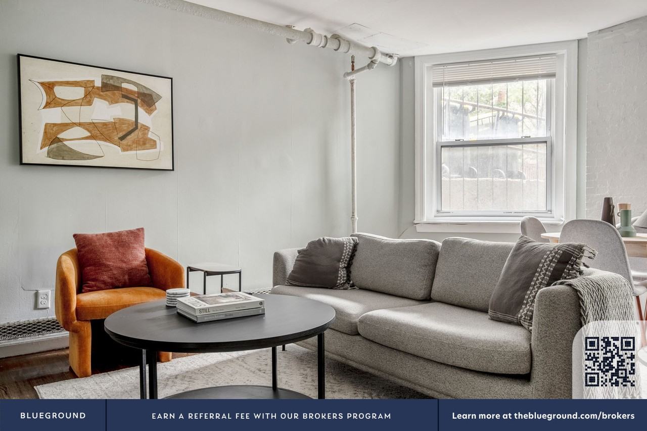 45 Carlton St #909 - Photo 4 of 25