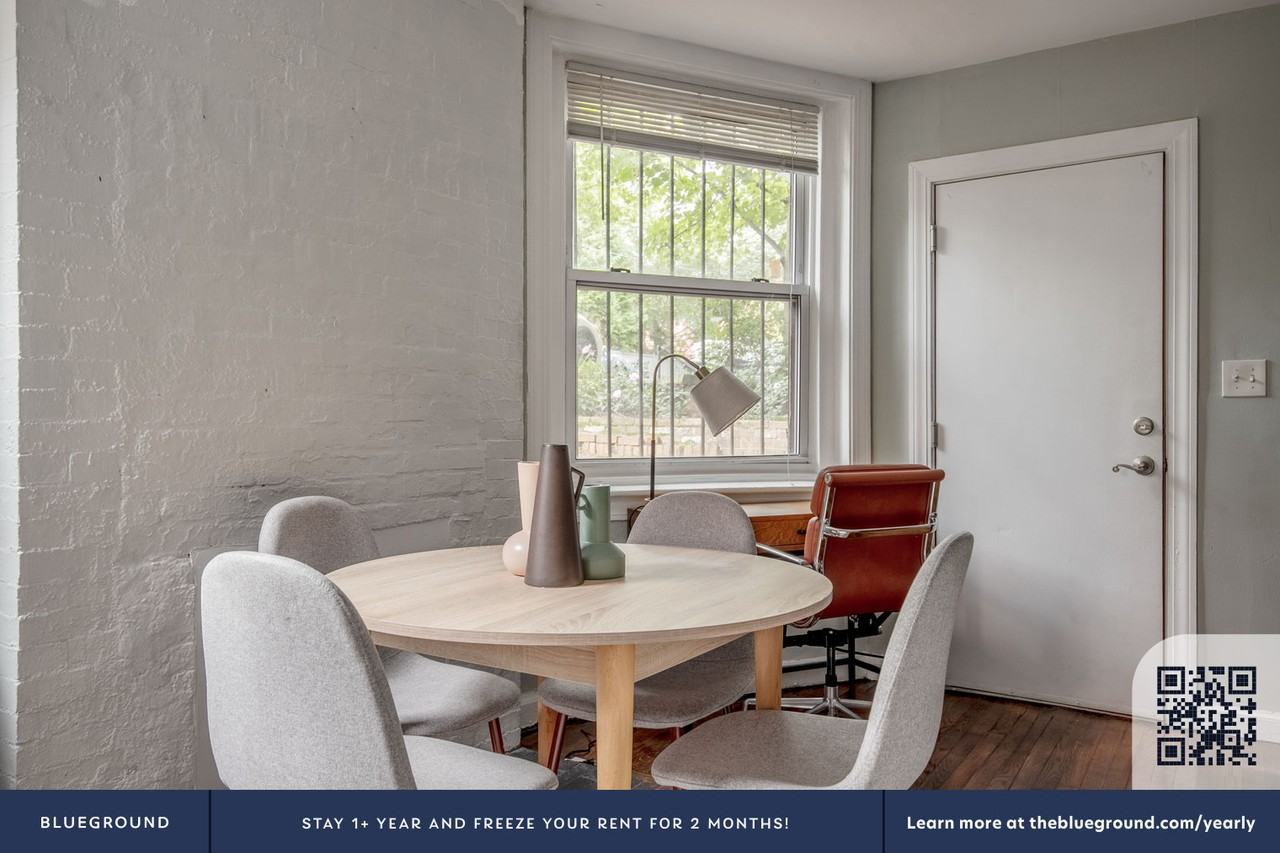 45 Carlton St #909 - Photo 7 of 25