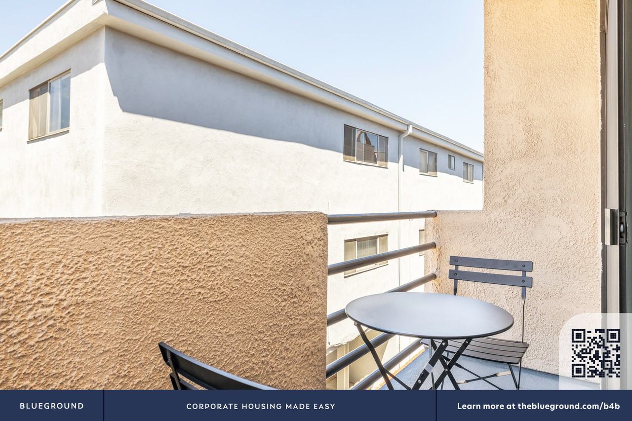 711 N Sweetzer Ave #430 - Photo 6 of 23