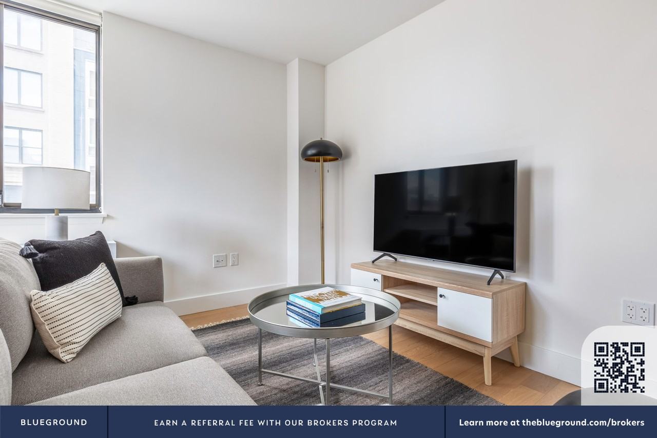 250 West 19th Street - Photo 5 of 68