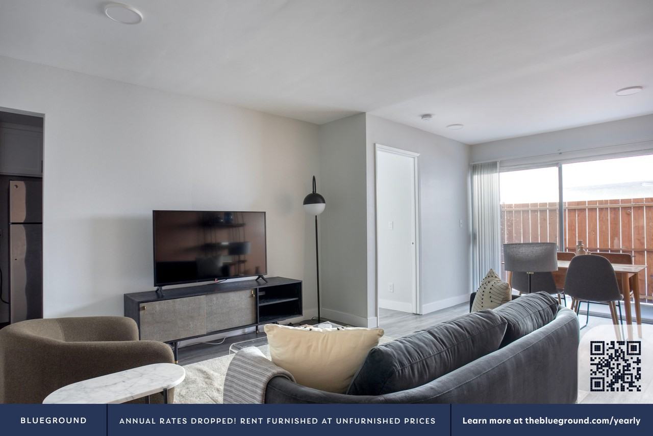 616 North Sweetzer Avenue - Photo 4 of 27