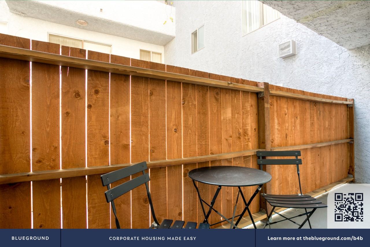 616 North Sweetzer Avenue - Photo 6 of 27