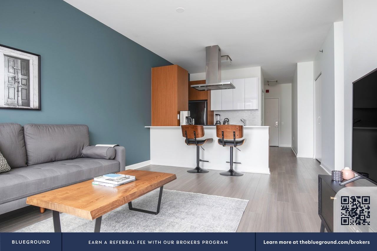 500 North Lake Shore Drive - Photo 5 of 36