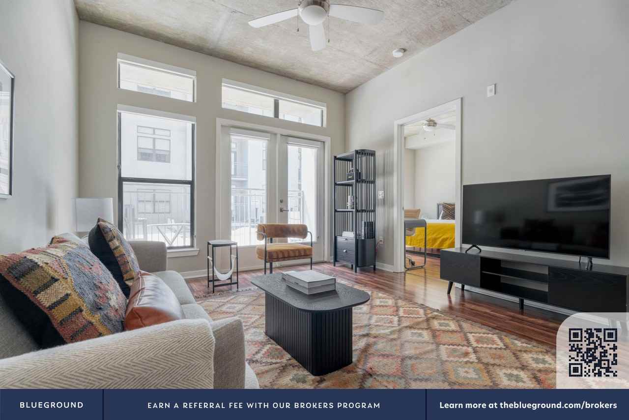 1717 Toomey Road - Photo 5 of 81