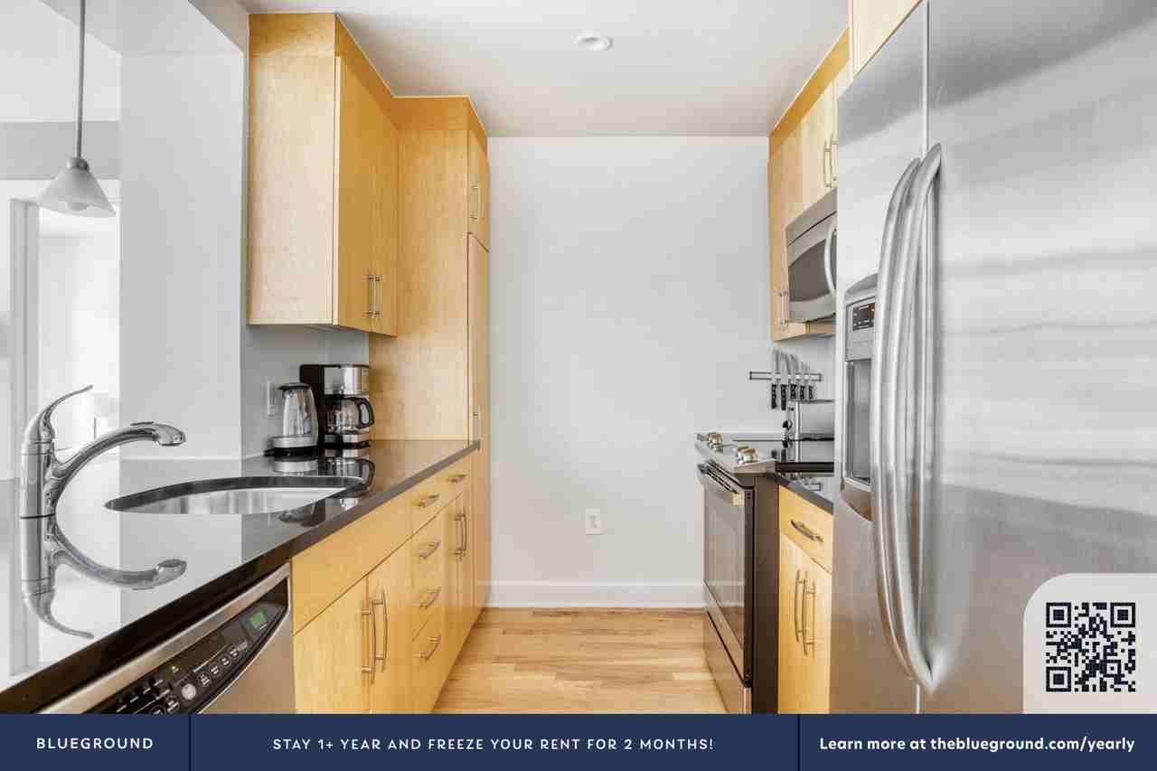 425 Massachusetts Avenue Northwest - Photo 7 of 38