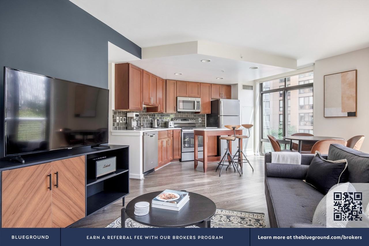 3444 Fairfax Drive - Photo 4 of 38