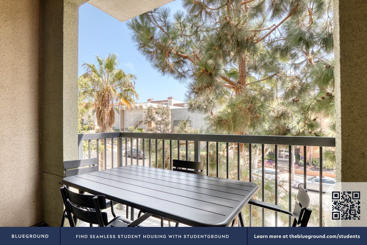 8700 Pershing Drive - Photo 7 of 110