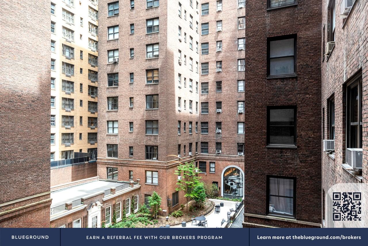 160 East 48th Street - Photo 5 of 35