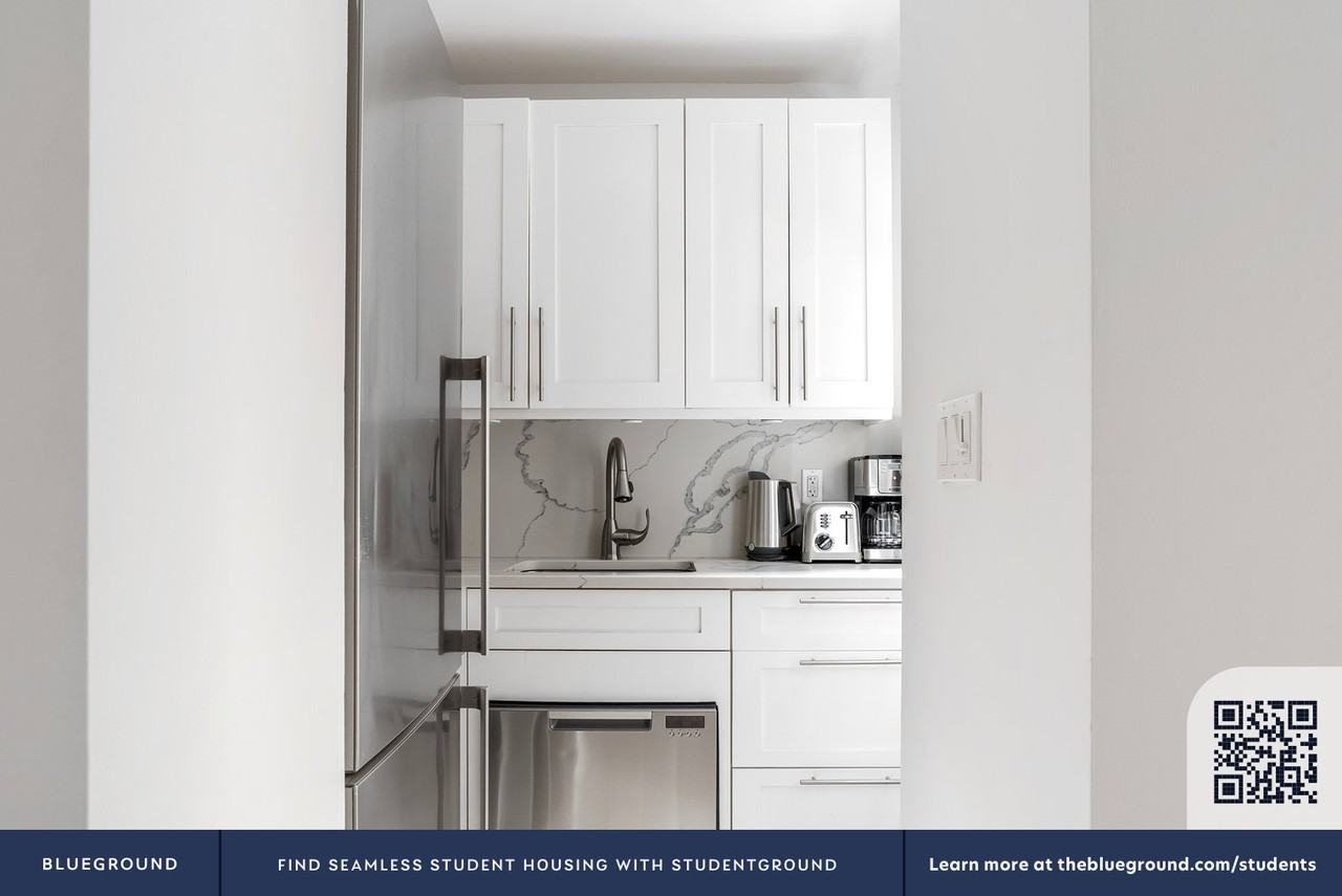 160 East 48th Street - Photo 7 of 35