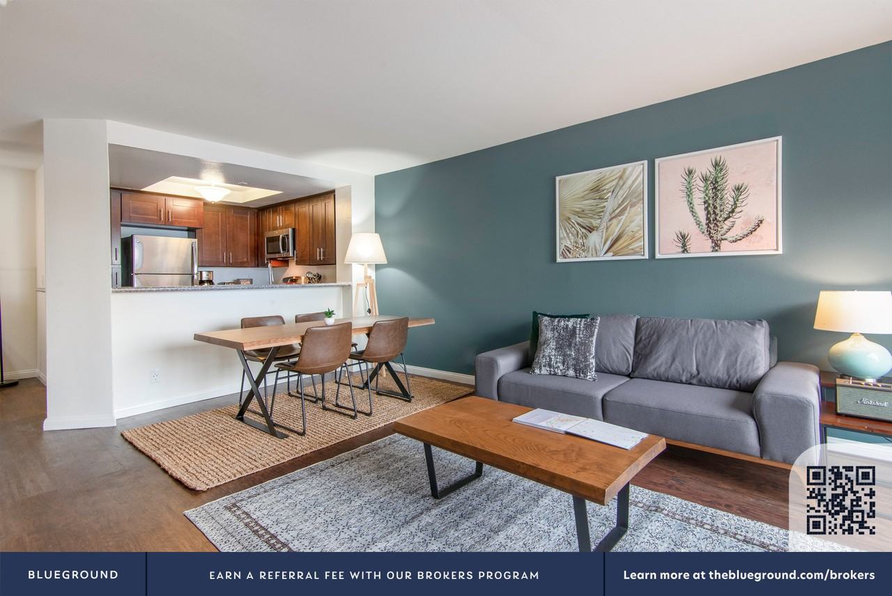 1538 N Martel Ave #53 - Photo 4 of 25