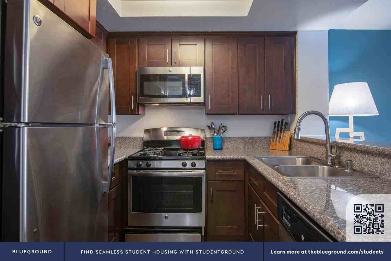 1538 N Martel Ave #53 - Photo 6 of 25