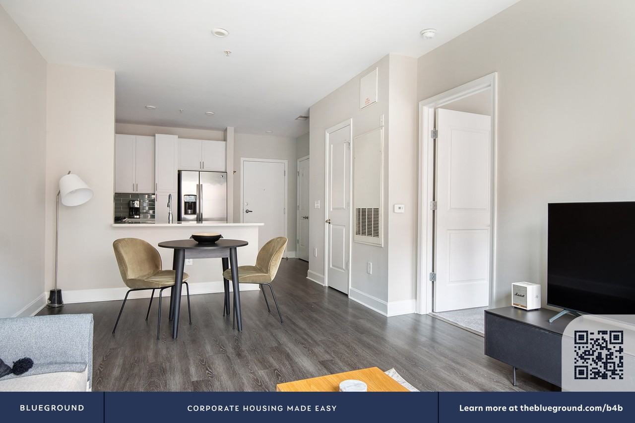 7131 Arlington Road - Photo 6 of 40
