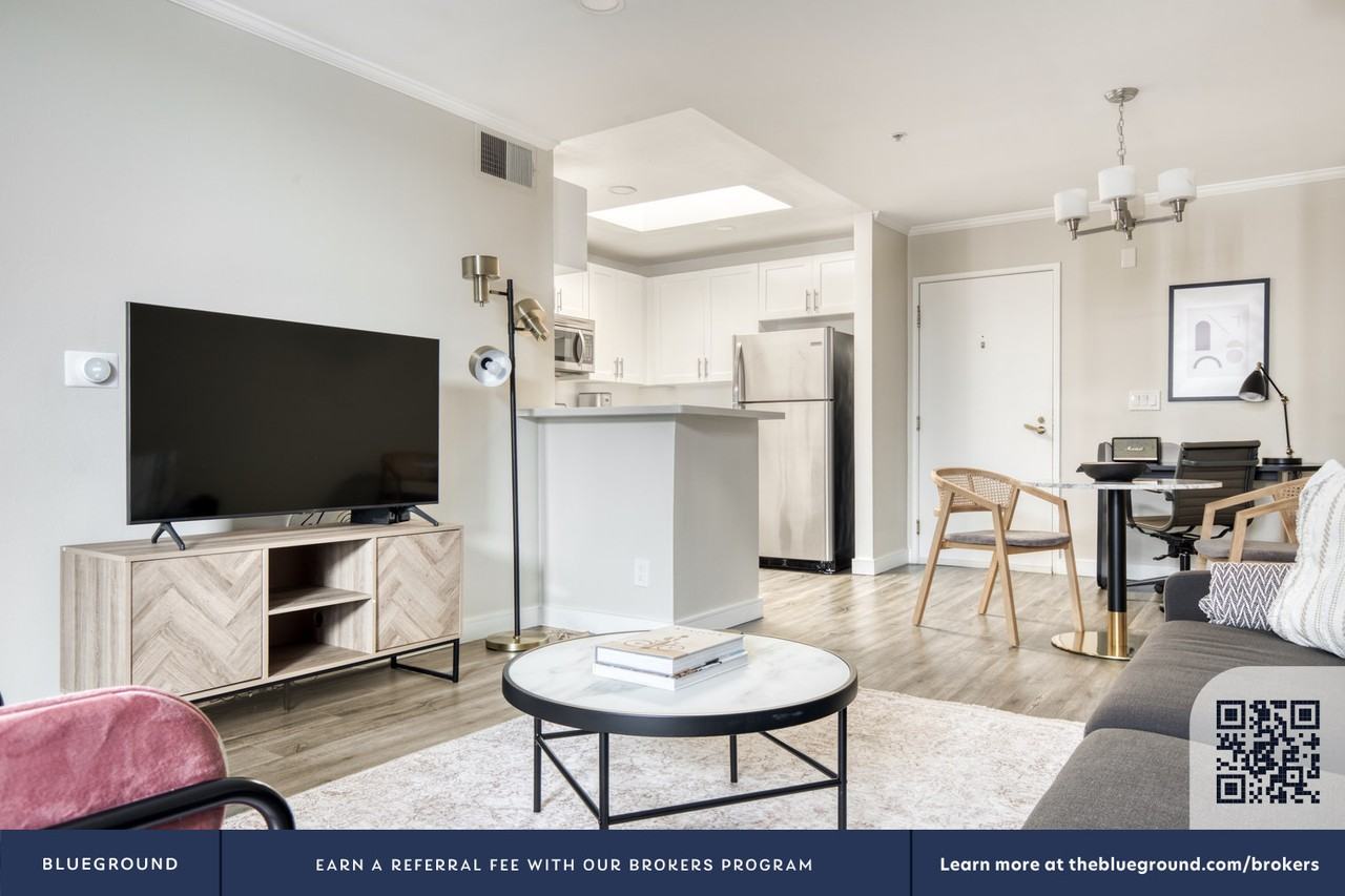 1223 Federal Avenue - Photo 5 of 95